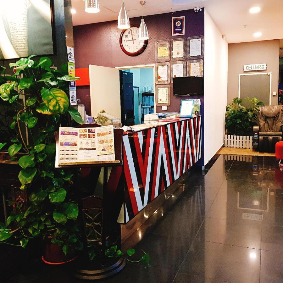 Biz Hotel Batu Pahat Exterior photo