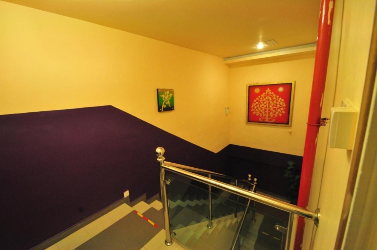 Biz Hotel Batu Pahat Exterior photo