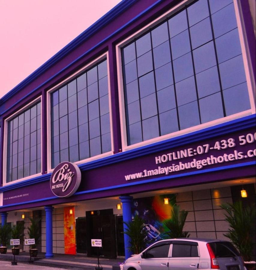 Biz Hotel Batu Pahat Exterior photo