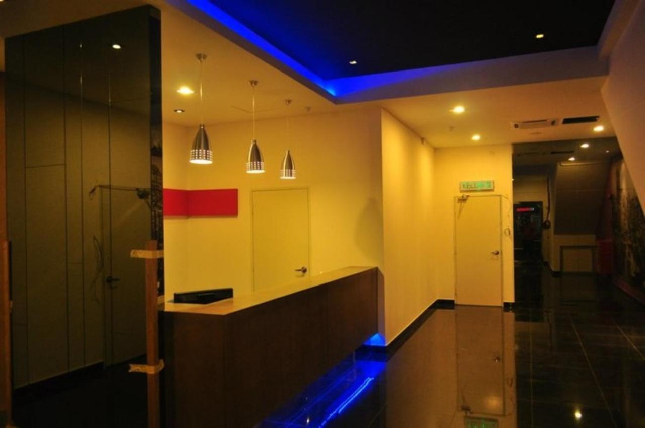Biz Hotel Batu Pahat Exterior photo