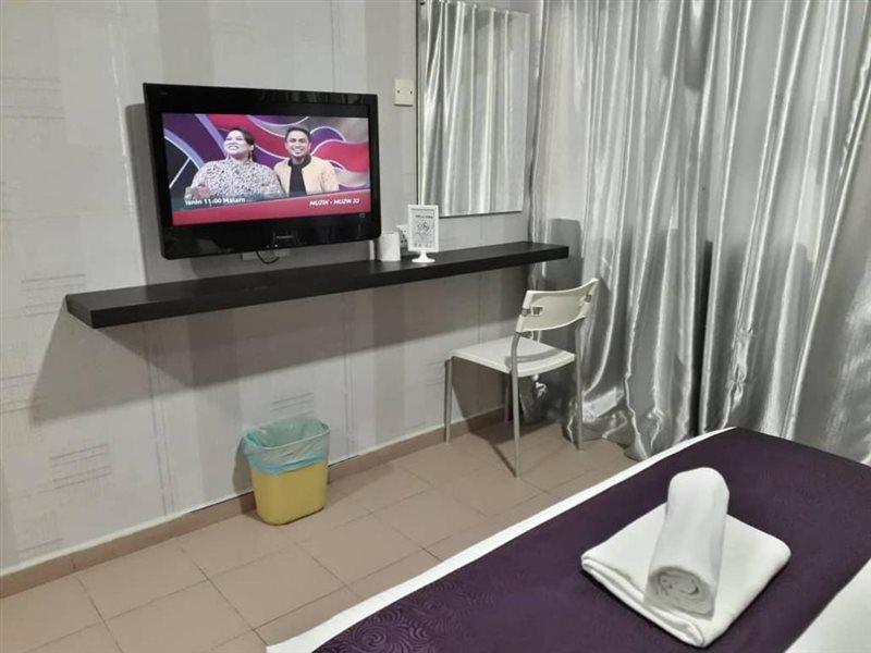 Biz Hotel Batu Pahat Exterior photo