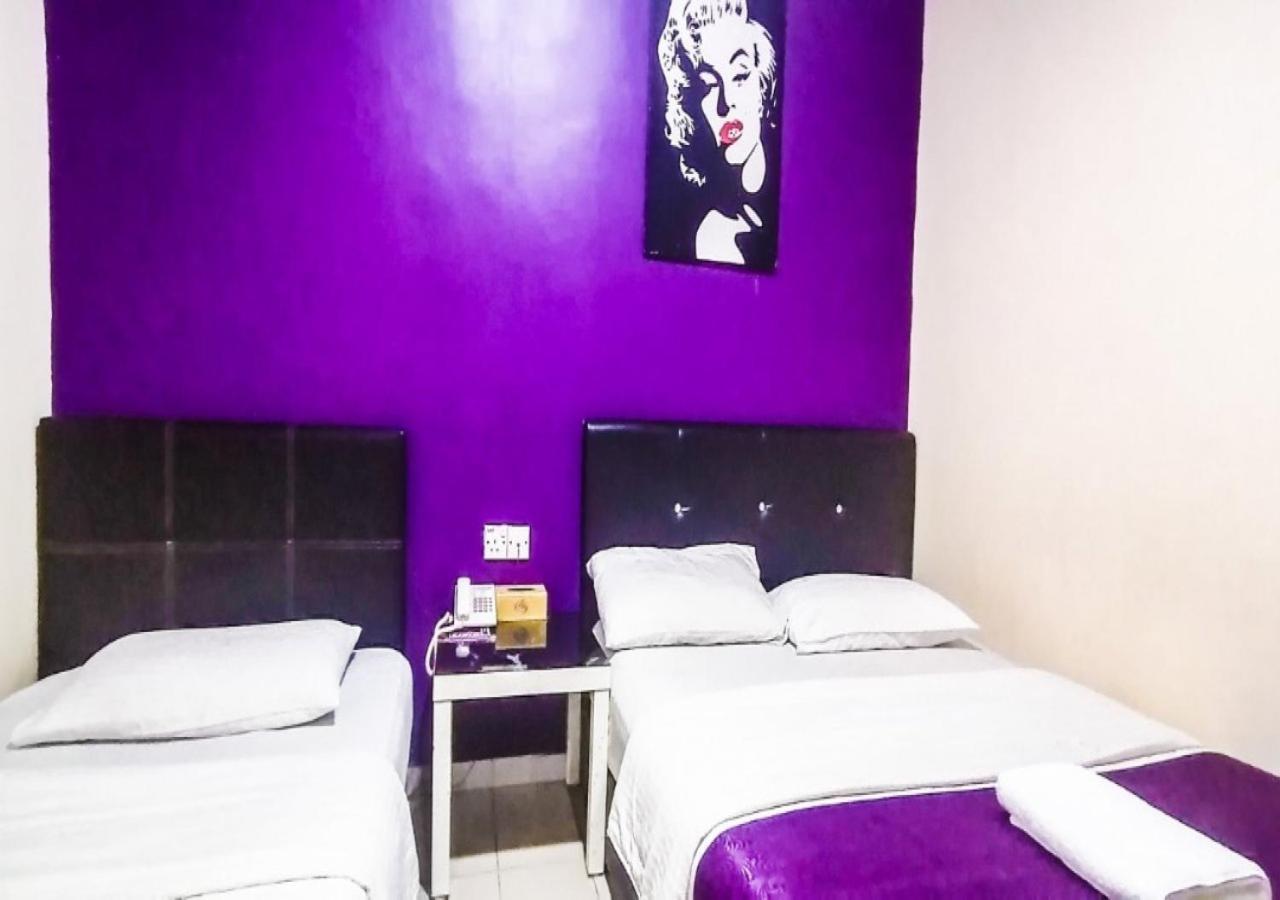 Biz Hotel Batu Pahat Exterior photo