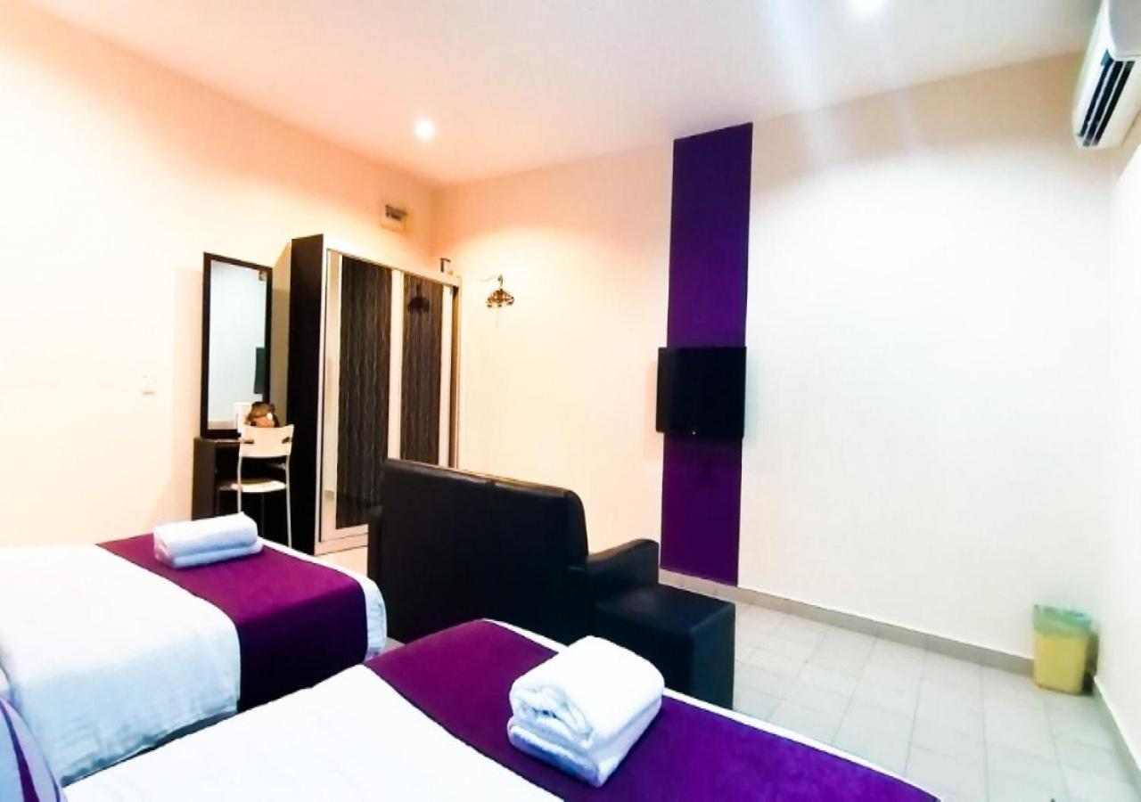 Biz Hotel Batu Pahat Exterior photo