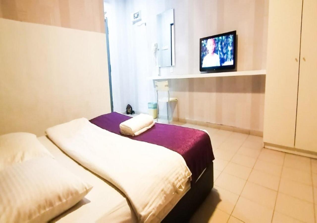 Biz Hotel Batu Pahat Exterior photo